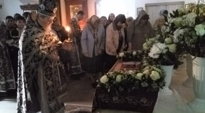 26 апреля 2019 года в канун Великой Субботы протоиерей Сергий Киселев совершил утреню с чином погребения в храме Рождества Христова