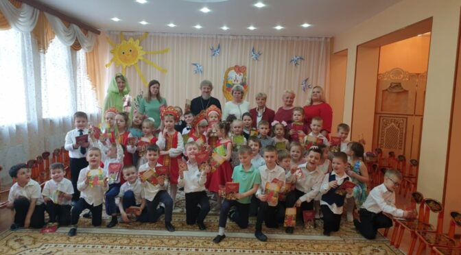 26 апреля 2022 года протоиерей Сергий Киселев поздравил воспитанников детского сада №11 г. Фрязино