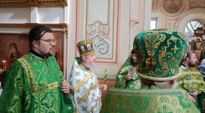 18 июля 2022 года в день 600-летия обретения мощей прп. Сергия Радонежского в храме свт. Николая в с. Здехове состоялись праздничные богослужения.