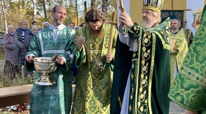 08 октября 2022 года в день преставления прп. Сергия Радонежского в храме свт. Николая Мирликийского состоялись праздничные богослужения.