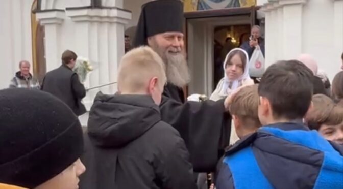 В Вербное воскресение епископ Павлово-Посадский Силуан совершил Божественную Литургию в храме Рождества Христова в наукограде Фрязино